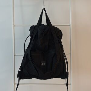 Alo Yoga Sling Bag in Black